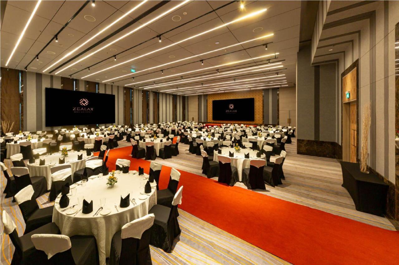 ซีแล็กซ์ โฮเทล แอนด์ เรสซิเดนซ์ Hotel ย่างกุ้ง ภายนอก รูปภาพ